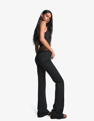 Брюки с декоративными заклепками на поясе и молнией- Заказать в России