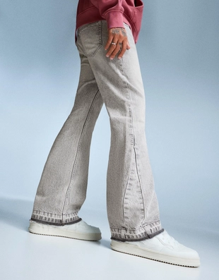 Расклешенные джинсы прямого кроя- Заказать в России