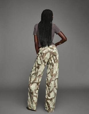 Джинсы-бойфренды с принтом- Заказать в России