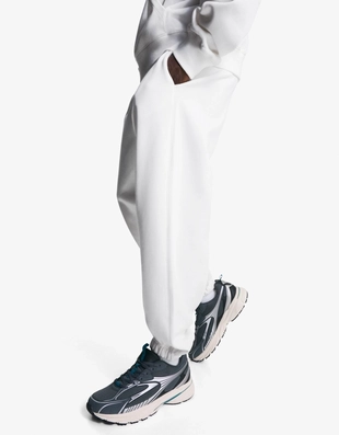 White|5490/190 - Bershka Джоггеры из мягкой ткани