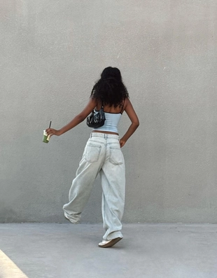 Джинсы BARREL с широкими штанинами- Заказать в России