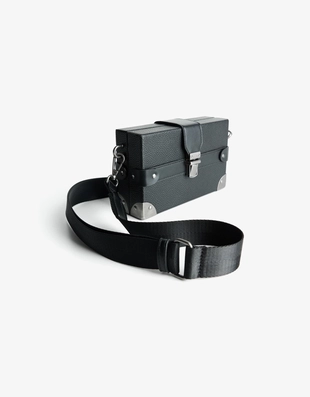 Жесткая сумка-коробочка с ремнем через плечо- Заказать в России