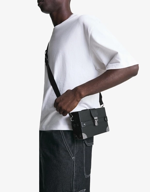 Жесткая сумка-коробочка с ремнем через плечо- Заказать в России