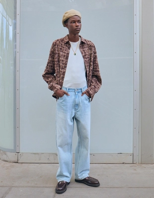 Джинсы свободного кроя с декоративными заклепками- Заказать в России