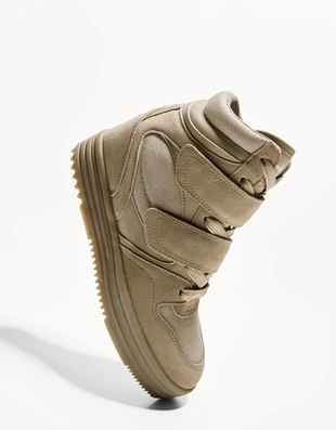 TAUPE|1506/560 - Bershka Высокие кроссовки на танкетке