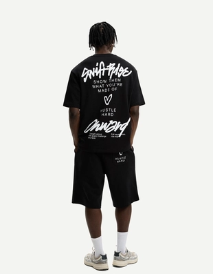 Футболка из мягкой ткани с короткими рукавами и принтом- Заказать в России