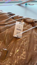 Zara КУРТКА С КАПЮШОНОМ И МНОЖЕСТВОМ КАРМАНОВ camel | 8372/283/704