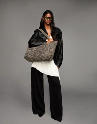 Bershka Сумка-шопер с анималистическим принтом