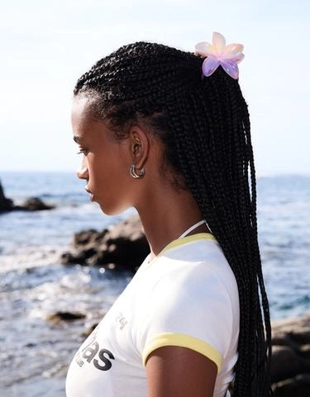 Bershka Набор из 2 заколок для волос “цветок”