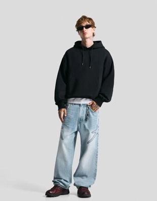 Bershka Джинсы свободного кроя с вышивкой