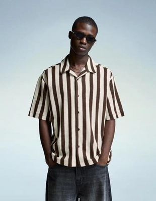 Bershka Полосатая рубашка в стиле рустик с короткими рукавами