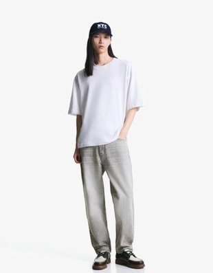 Bershka Джинсы свободного кроя, зауженные в нижней части