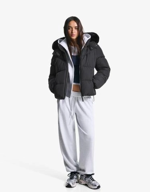 Bershka Пуховик с капюшоном и мехом купить с доставкой.