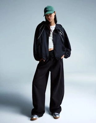 Bershka Легкая куртка с капюшоном