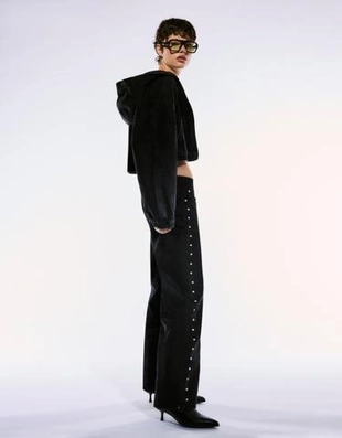 Bershka Джинсы свободного кроя с заклёпками-звёздами купить с доставкой.