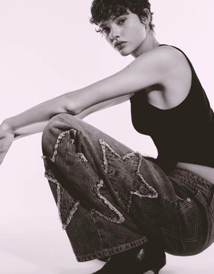 Bershka Джинсы свободного кроя с бахромой и звездами