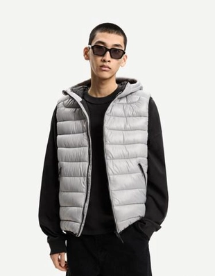 Bershka Легкий пуховый жилет купить с доставкой.