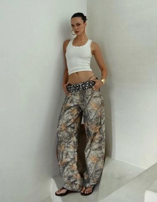 Bershka Топ без рукавов с декоративными заклепками