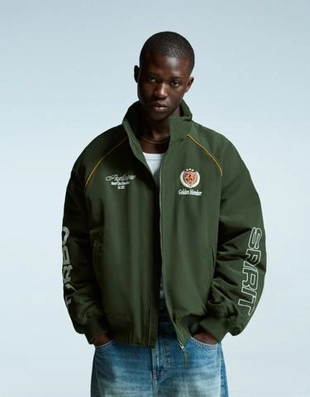 Bershka Куртка из высокотехнологичной ткани с вышивкой