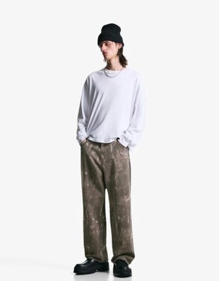 Bershka Брюки свободного кроя с принтом