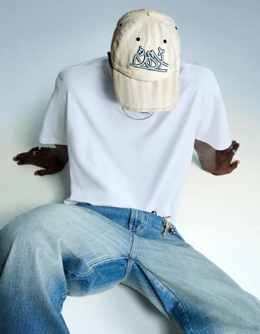 Bershka Кепка с вышивкой и эффектом потертости