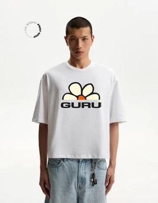 Bershka Укороченная футболка с короткими рукавами с принтом GURU купить с доставкой.