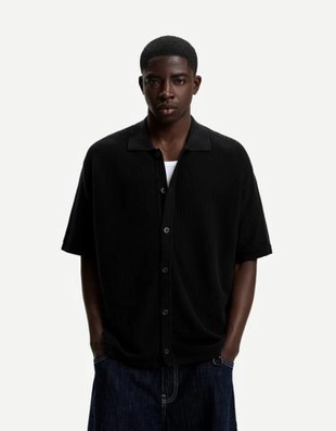 Bershka Рубашка из рельефной ткани с короткими рукавами купить с доставкой.