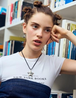 Bershka Набор из трех цепочек с множеством подвесок