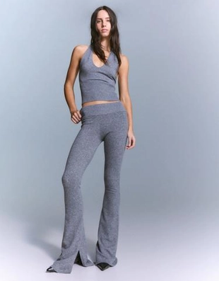 Bershka Расклешенные брюки с поясом в рубчик