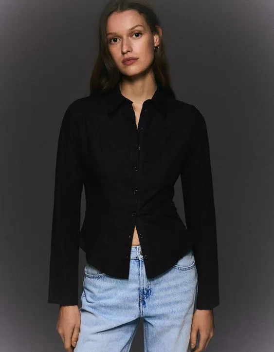 Рубашка облегающего кроя с расклешенными рукавами