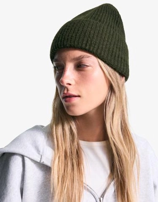 Bershka Шапка базовая купить с доставкой.
