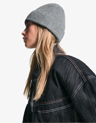 Bershka Шапка базовая