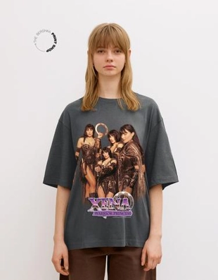 Bershka Футболка «зена — королева воинов» с короткими рукавами