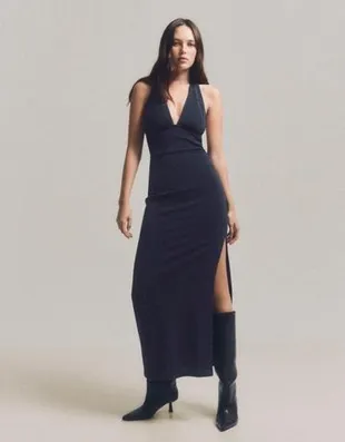 Блестящее платье миди с горловиной халтер