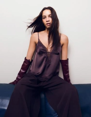 Bershka Топ из сатина на бретелях, асимметричный, с кружевом