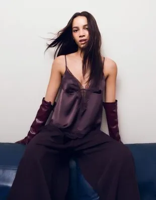 Топ из сатина на бретелях, асимметричный, с кружевом