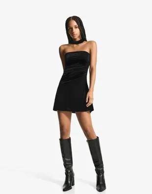 Мини-платье с вырезом бандо из бархата с платком