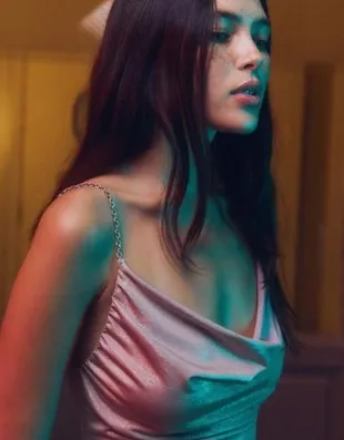 Топ со сборками на бретелях-цепочках- Заказать в России