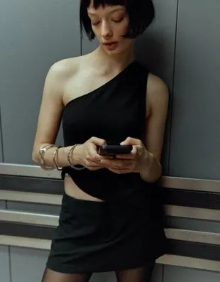 Асимметричный топ с кольцом и стразами- Заказать в России