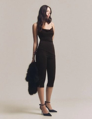 Топ со сборками на бретелях-цепочках