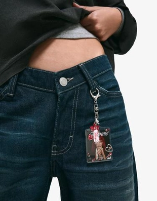 Bershka Брелок «дженни» купить с доставкой.