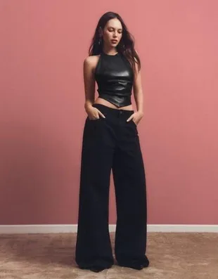 Топ с горловиной халтер из искусственной кожи