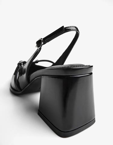 Туфли-слингбэки на каблуке с пряжкой