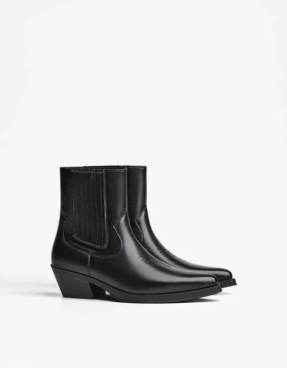 Эластичные ботильоны в ковбойском стиле