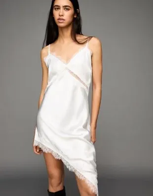 Асимметричное атласное платье на бретелях с кружевом- Заказать в России