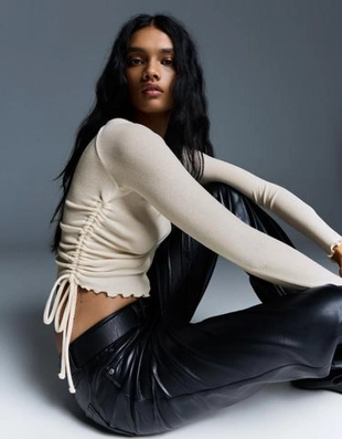 Bershka Футболка асимметричного кроя с длинными рукавами и сборками