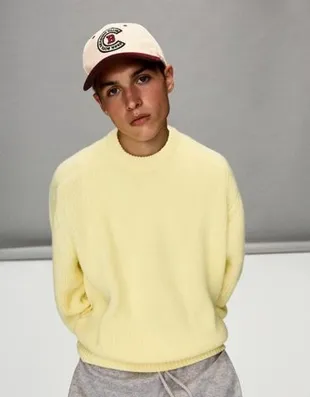 Вельветовая кепка с вышивкой