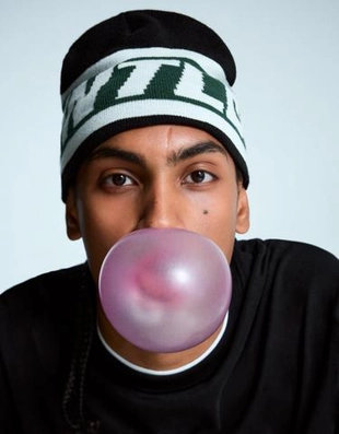 Bershka Шапка спортивная с принтом