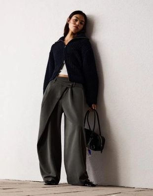 Брюки с поясом на запахе