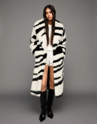 Bershka Пальто из искусственного меха с анималистическим принтом